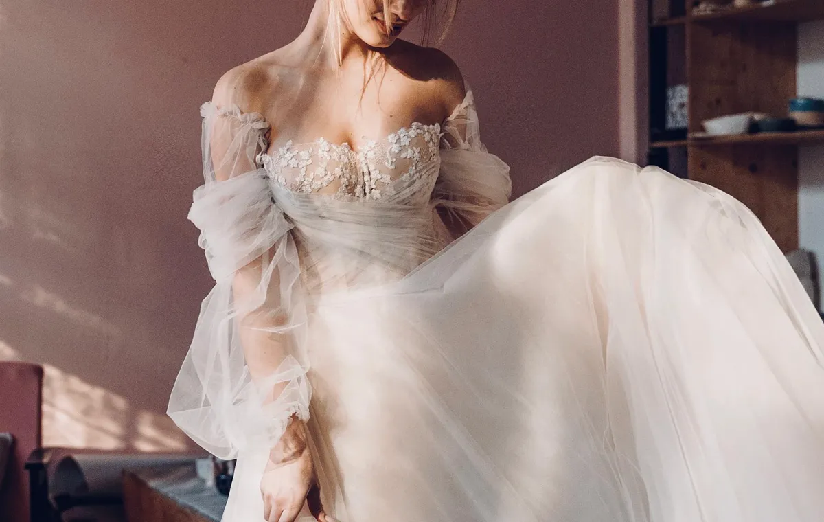 lace and tulle wedding dress