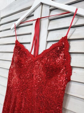 lace appliqued V neckline lace appliqued V neckline
