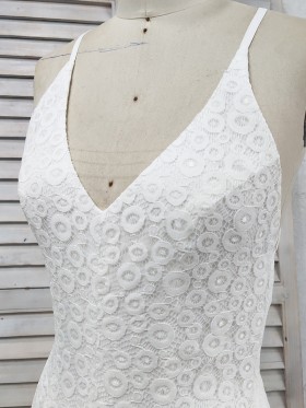 V neckline with straps white lace dress V neckline with straps white lace dress