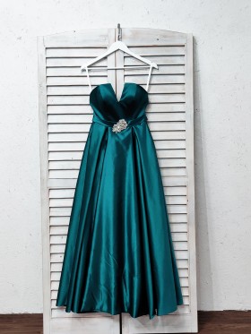 simple strapless V neck satin A line long prom gown