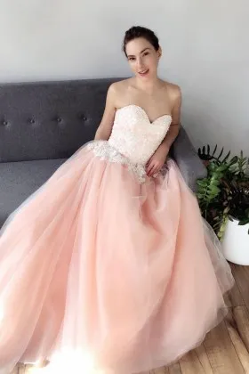 Graceful strapless sweetheart blush tulle lace appliqued bridal formal dress