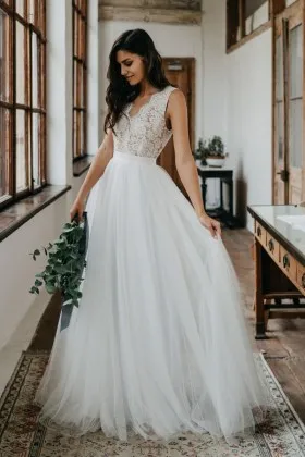 Off white lace and tulle Boho country scalloped A line long wedding gown