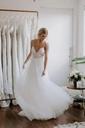 spaghetti straps white lace tulle boho wedding dress