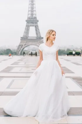 white lace and tulle cap sleeve outdoor wedding dress