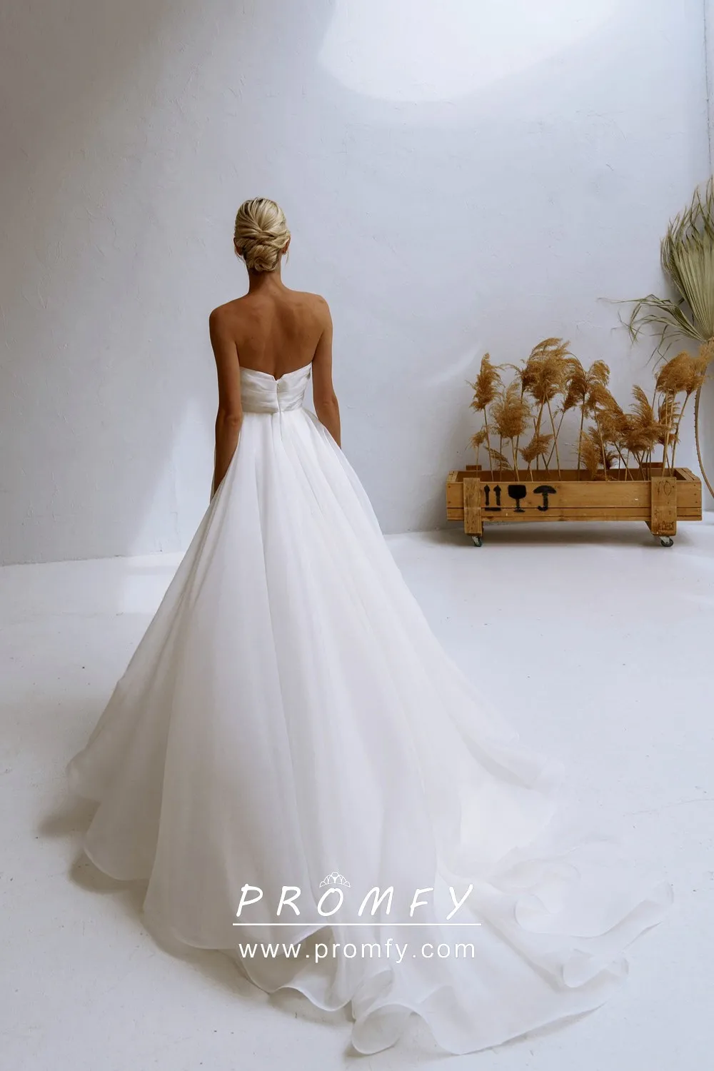 Strapless Sweetheart Neckline Ball Gown Wedding Dress With Organza And Tulle  Details