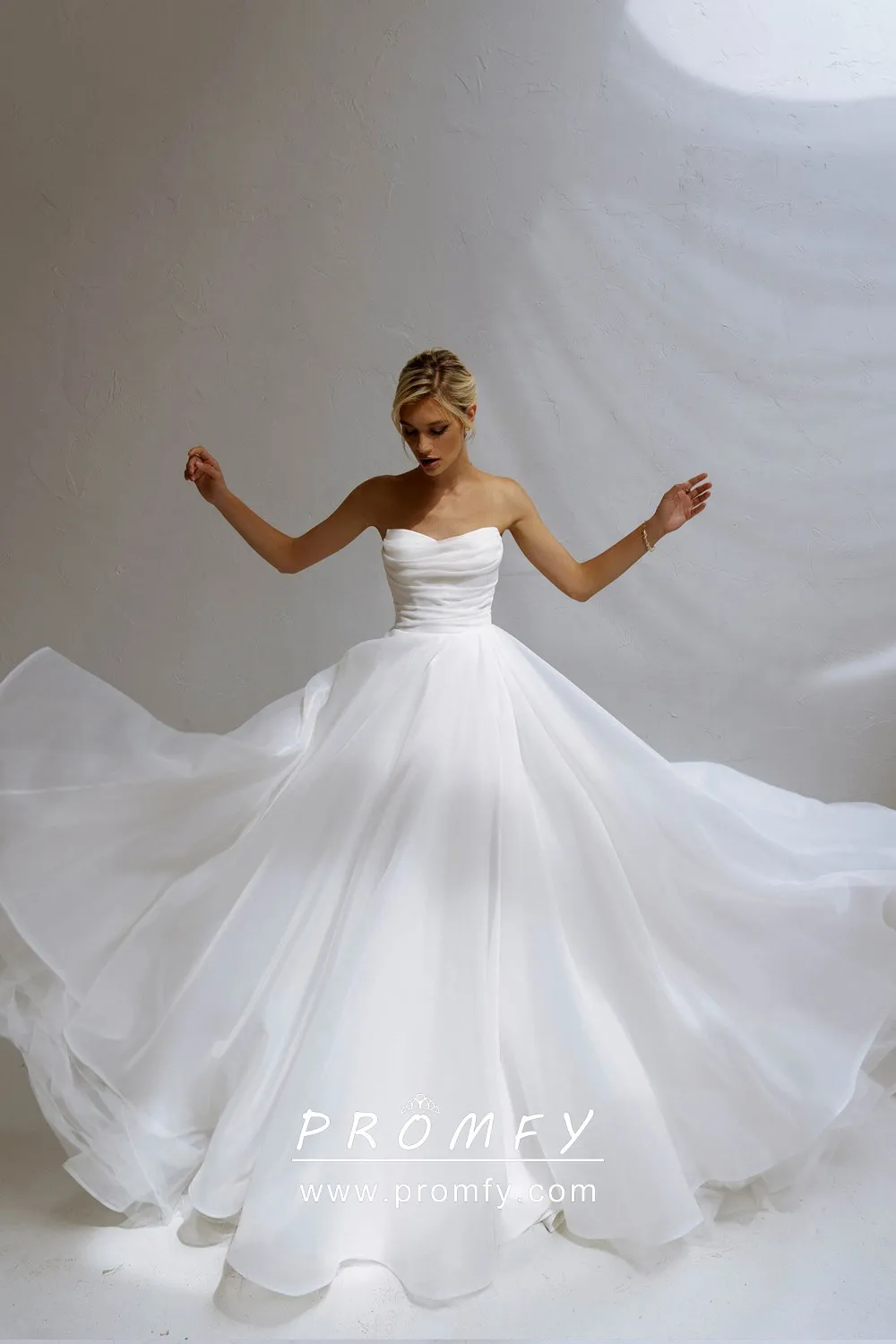 Strapless Sweetheart Neckline Ball Gown Wedding Dress With Organza And Tulle  Details