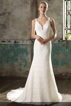 ivory lace floor length mermaid V neck classic wedding dress