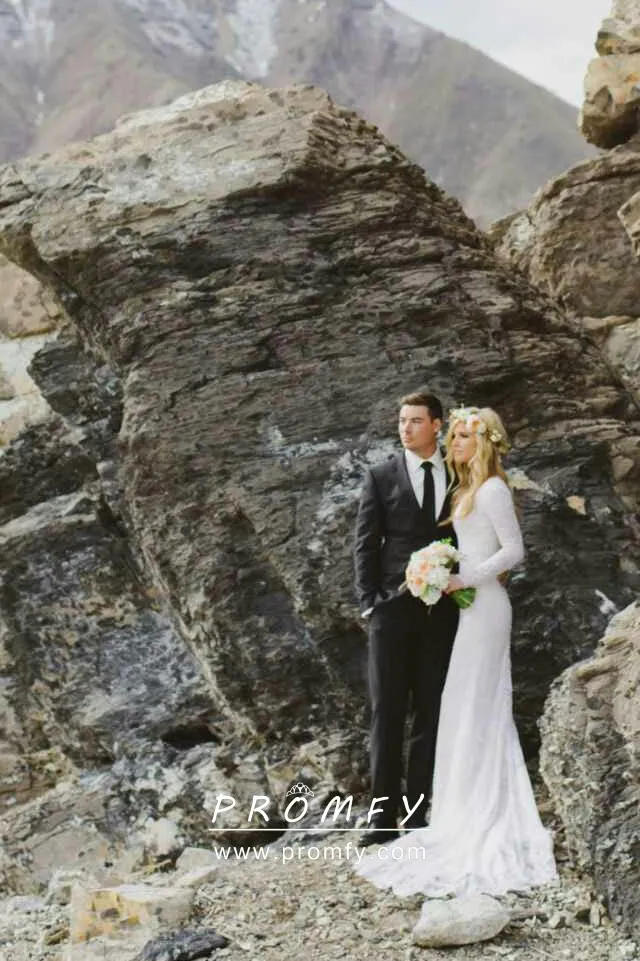Vintage white lace long sleeve outdoor wedding dress