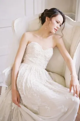 Sequinned floral lace appliqued romantic chiffon sweetheart wedding dress