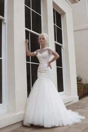 Feminine body hugging mermaid lace and tulle long wedding gown
