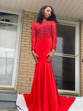 So beautiful and elegant dress